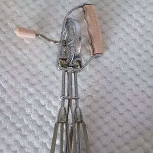 Vintage Maynard Manual Egg Beater with Pink Handles